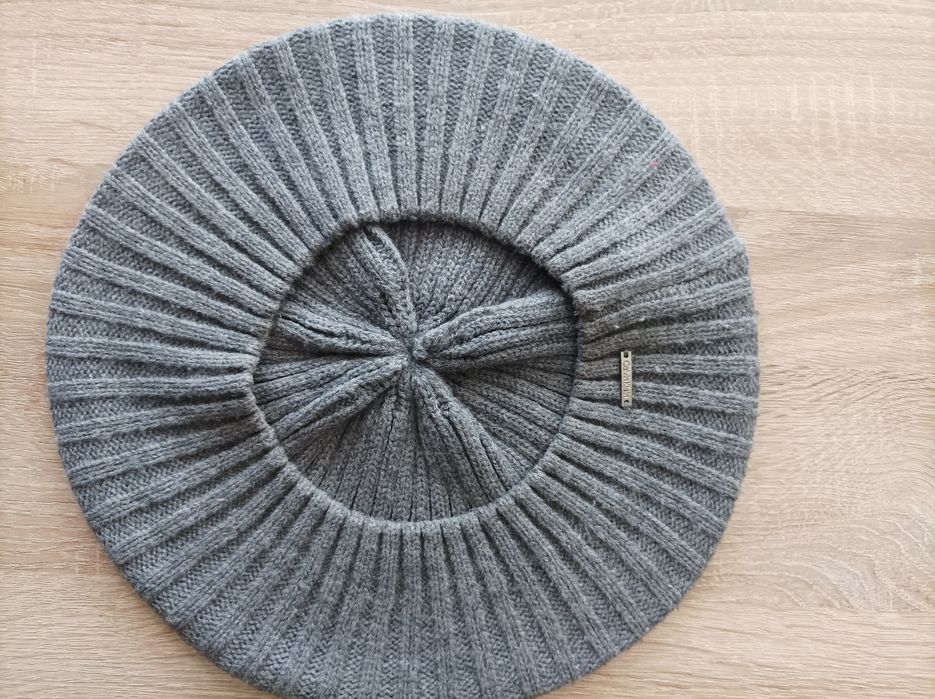 Beret Calvin Klein