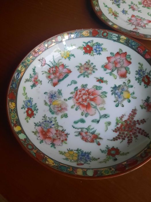 Vendo par de pratos em porcelana asiatica muito antigos