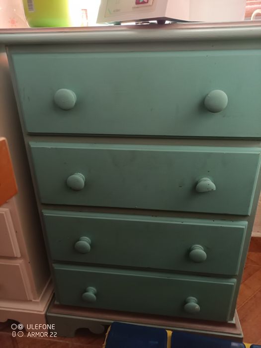 2 mesas de cabeceira usadas de madeira