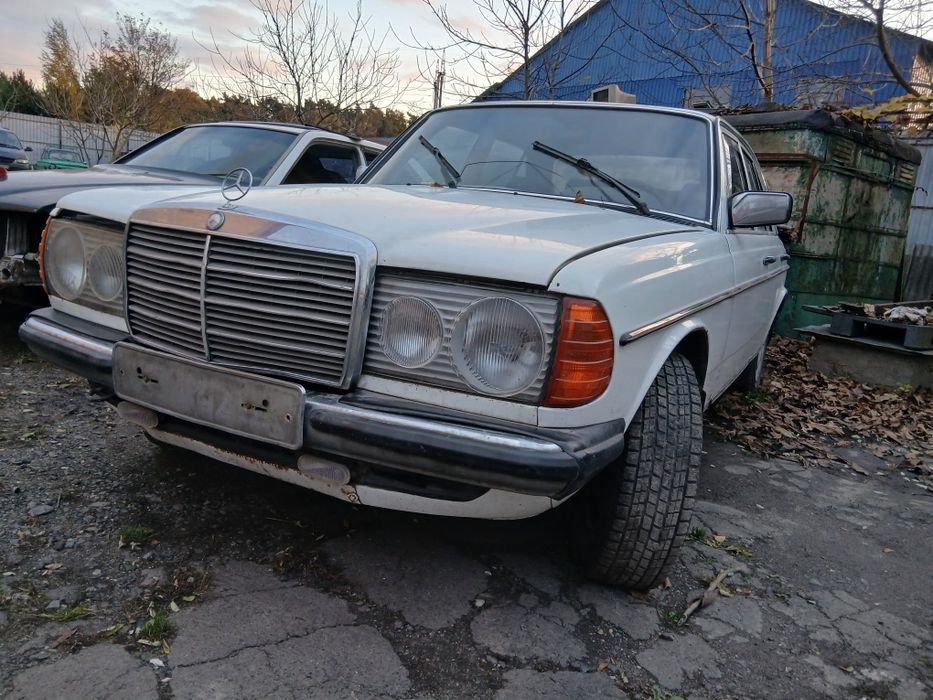 На даний момент авто все в  ОРИГІНАЛІ  комплектне . Авто МОЖЕ  ІТИ  в розбір  на  запчастини , є багато інших запчастин , розбираєм інші моделі мерседесів . Техпаспорта  не має