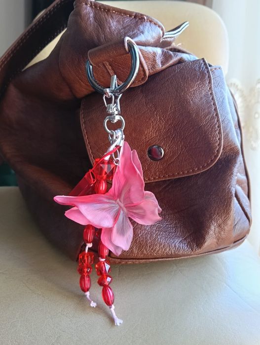 Bag charm artesanal borboleta