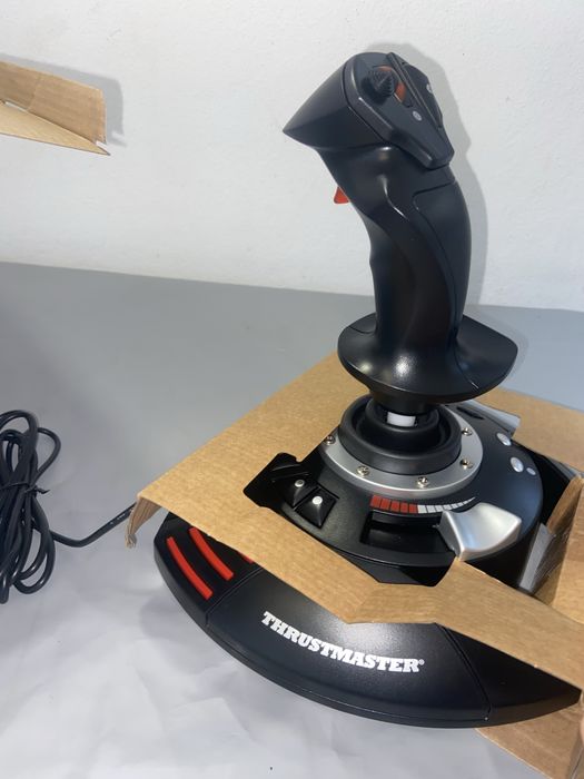 Joystick ThrustMaster NOVO A ESTREAR
