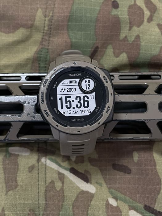 Garmin Instinct Tactical Coyote tan