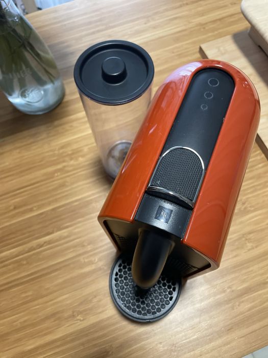 Máquina de café Nespresso – usada, a funcionar perfeitamente