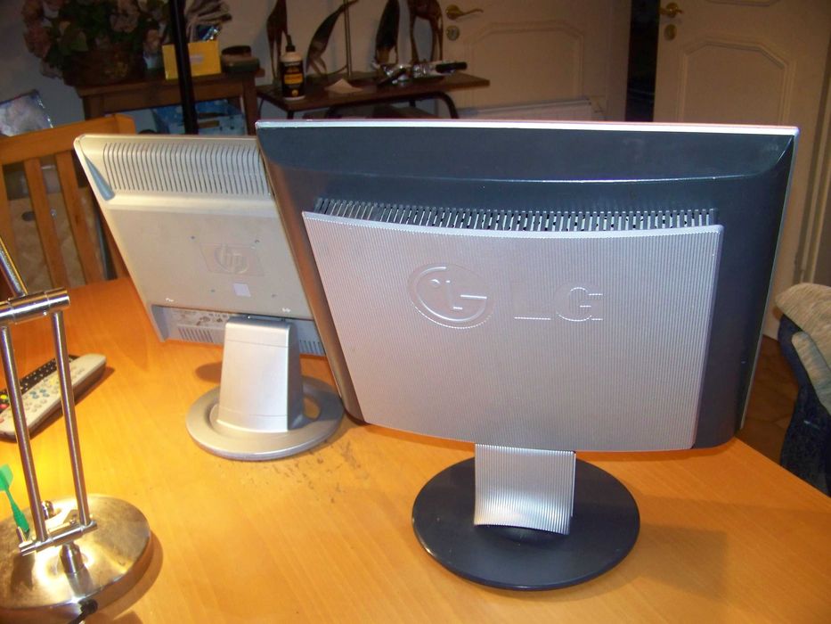 montores de computar HP 15" e LG 17"