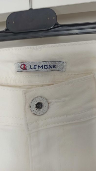 Jasne długie spodnie Lemone
