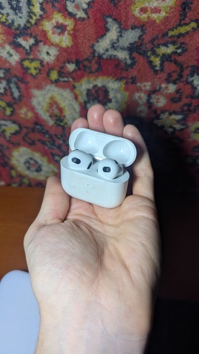 Продам наушники apple airpods 3