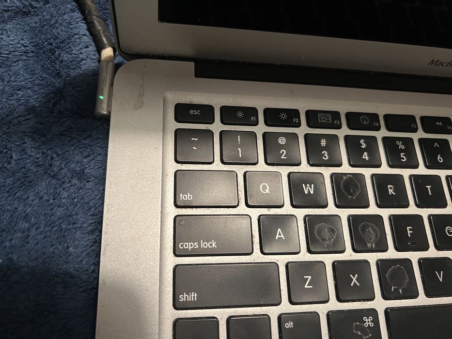 Apple MacBook Air 13", A1369, Late 2010 com carregador para peças