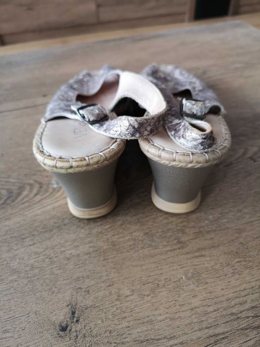Buty damskie firmy VENEZIA rozmiar 39.