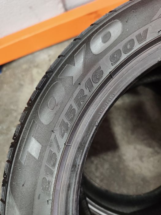 Pneus 215/45r16 Toyo Proxes CF2 com 95% piso