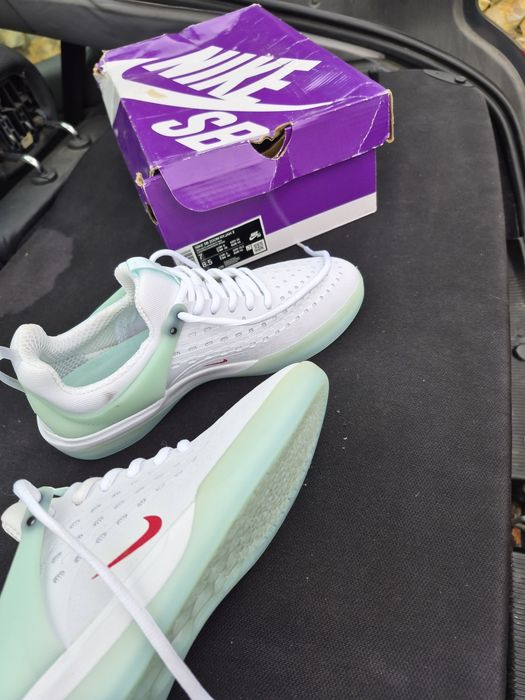 Tenis nike completamente novos