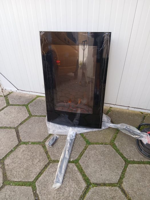 Lausanne Vertical Kominek elektryczny

Cena 499 zł 

Produkt powystawo