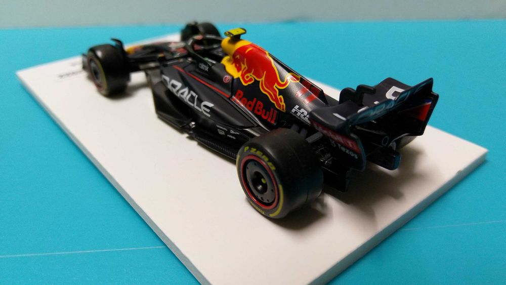 Red Bull RB18 #11 Perez - Mundial Fórmula 1 2022 - Miniatura 1/43