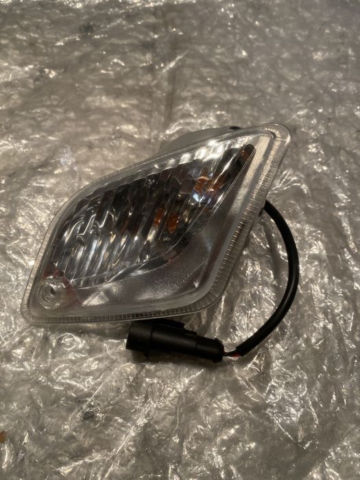 Piaggio Vespa GTS 125/300 Kierunkowskaz Migacz N495