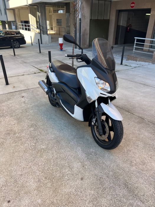 Yamaha X-Max 125