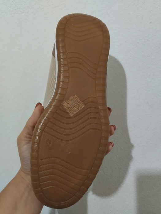 Sapatilhas tons caqui novas