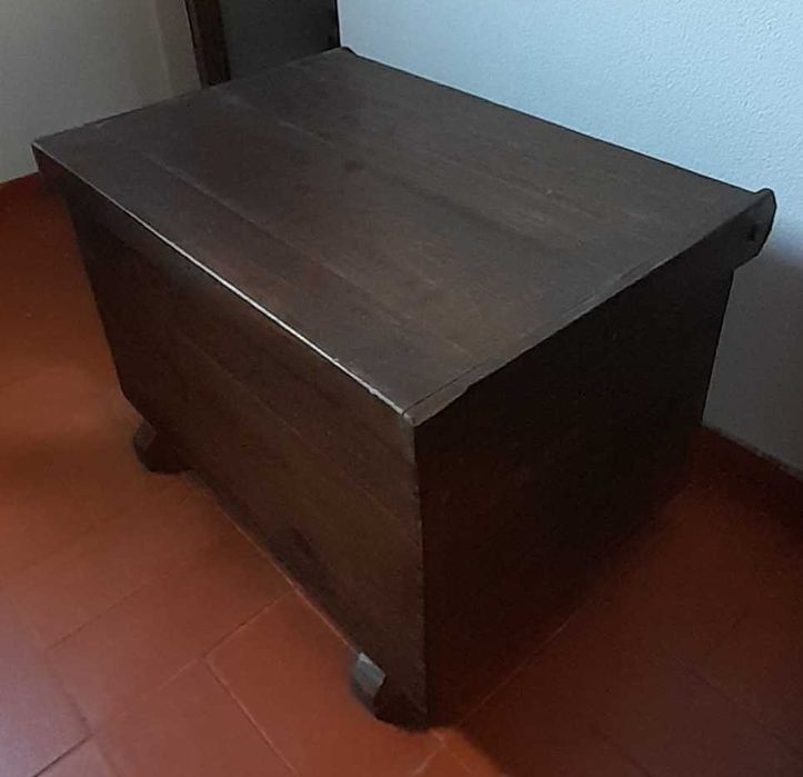 Arca Rústica de Madeira