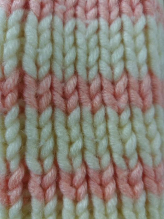 Стильная молодежная шапка