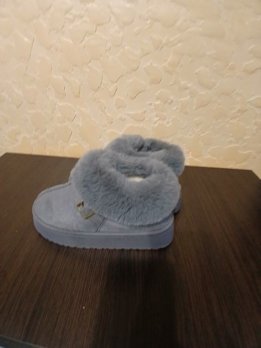 Уги сірого кольору 38р