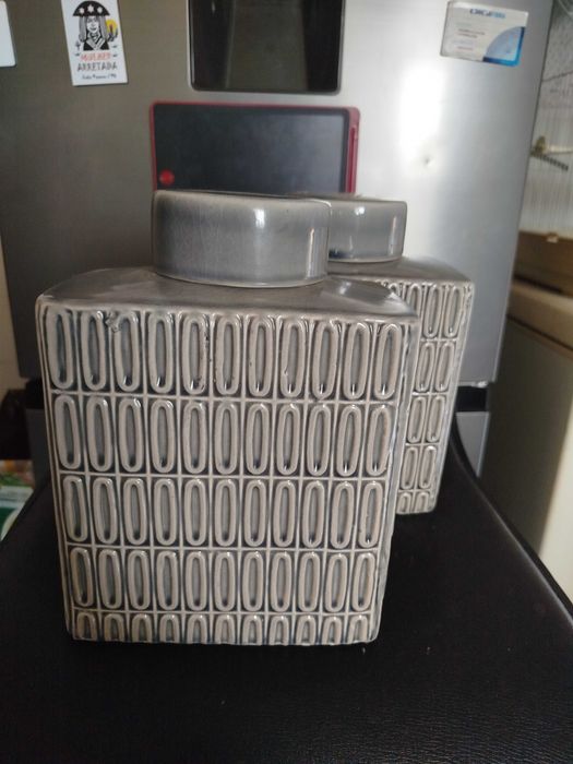frasco de cerâmica de estilo mid-century