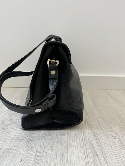 Mala tiracolo preta em pela, Zara