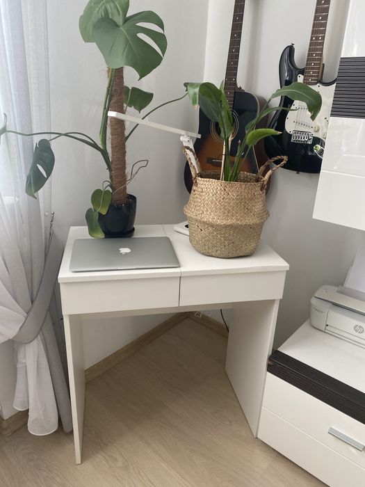 Biurko toaletka z lustrem