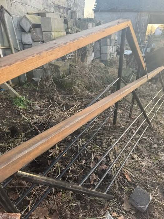 Schody metalowe z trepami drewnianymi