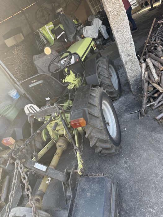 Fazemos limpeza de quintas ou terrenos com trator