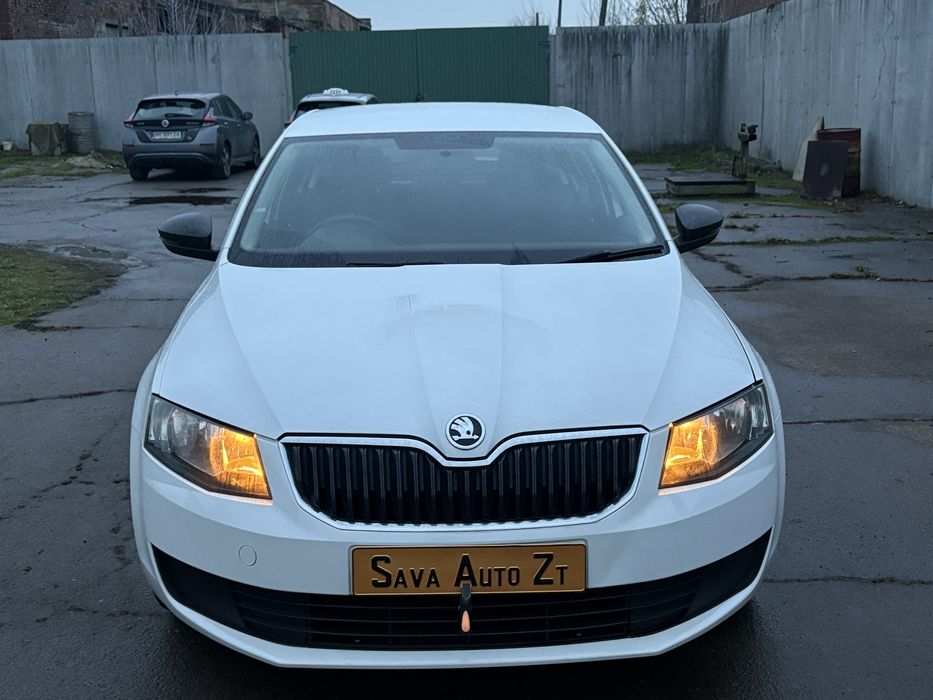 В Житомирі Skoda Octavia A7 2013 бензин 77кВт праве кермо Житомир