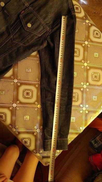 Джинсовая куртка levis. розмір S