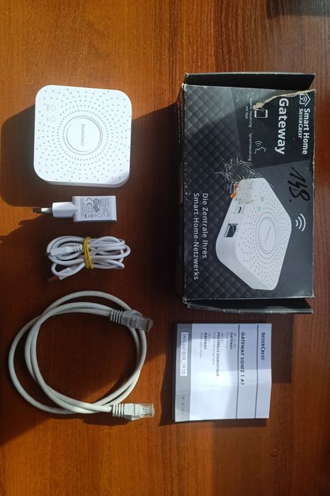 Bramka Lidl silvercrest zigbee LAN i 3 żarówki led z czego 2 nowe.