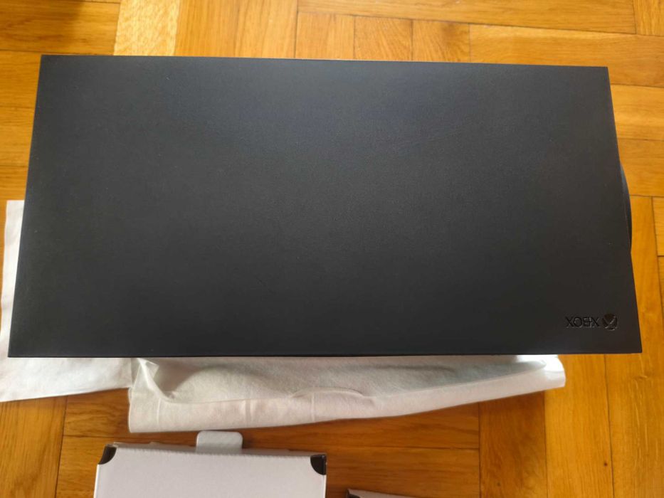 Konsola Microsoft Xbox Series X 1 TB z napędem komplet Gwarancja 01-2027