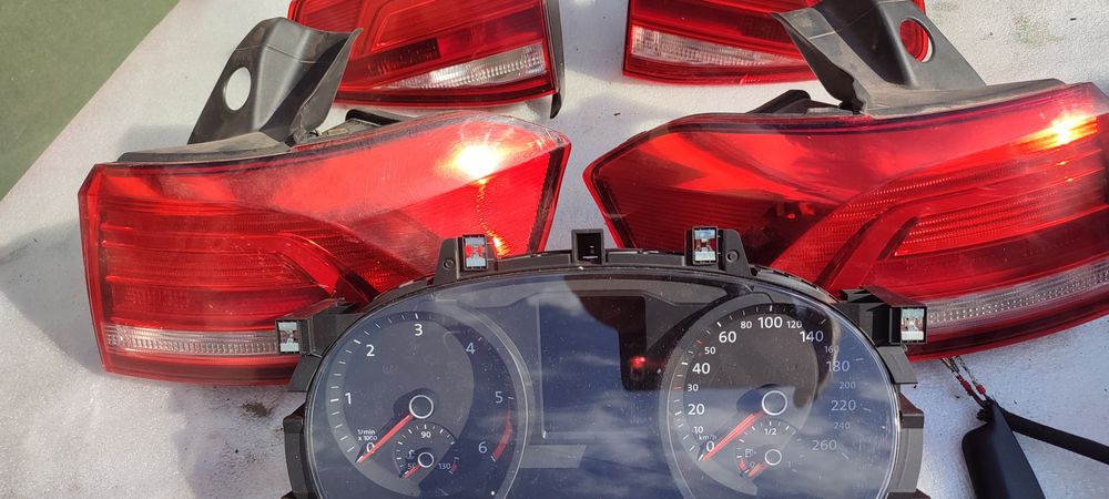 Панель приладів Passat B8