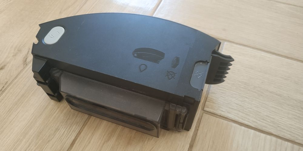 Pojemnik na kurz Roomba i3, i7, e5