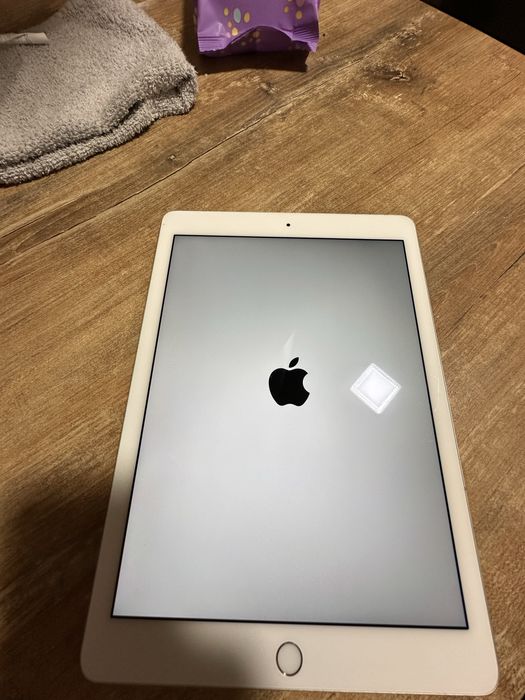 Ipad LTE    9,7 дюймів