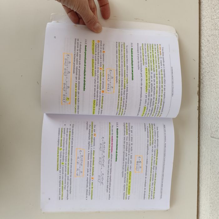 Livro Economia Monetária e Financeira e texto de apoio.