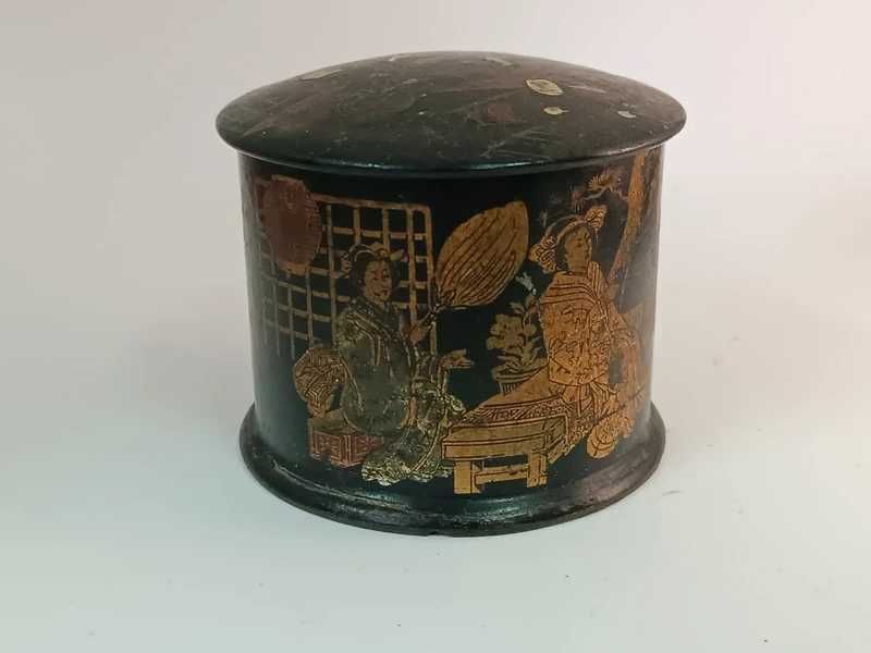 Fabulosa caixa japonesa em papier mache Meiji Sec. XIX