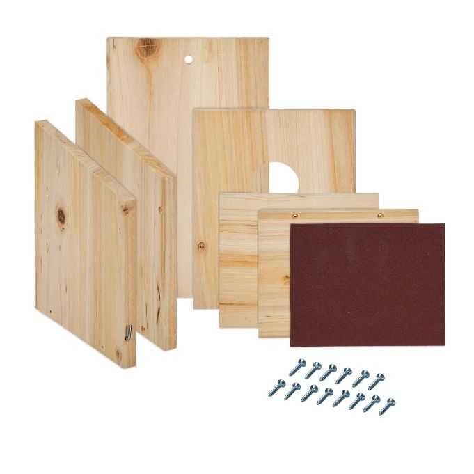 Drewniana budka lęgowa dla ptaków