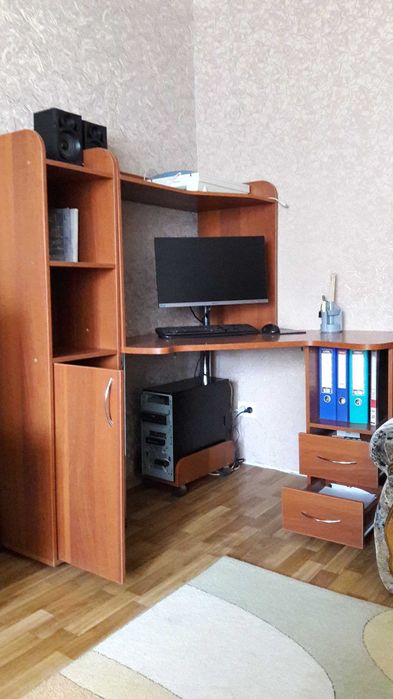 Комп'ютерний стіл