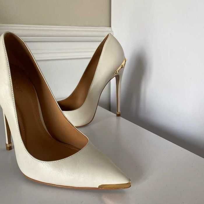 Limitowane białe szpilki Kazar 39