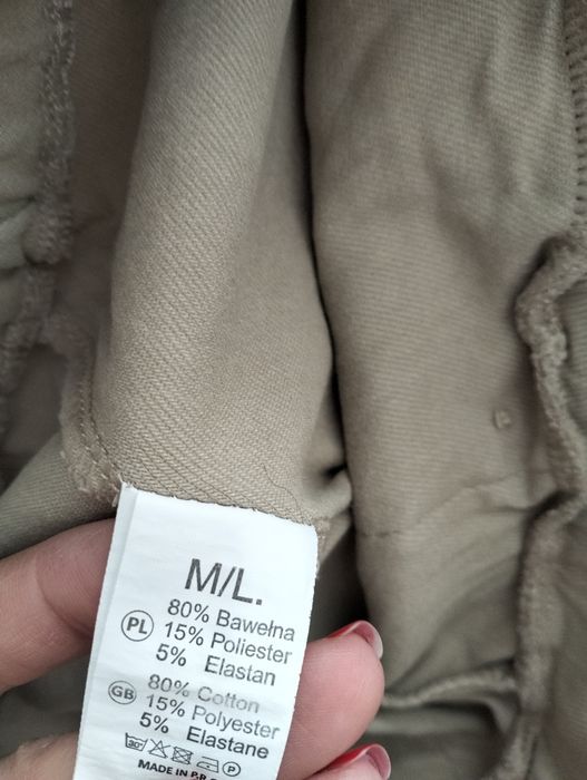 Beżowe krótkie spodenki M/L
