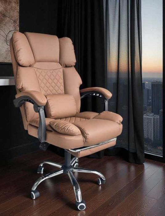 Офісне крісло з підставкою