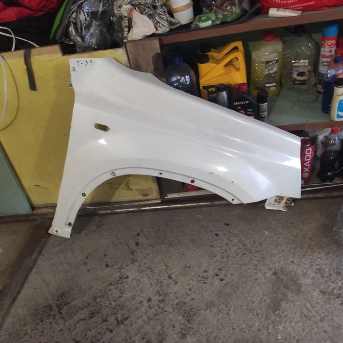 Передне праве крило Nissan x-trail t31
