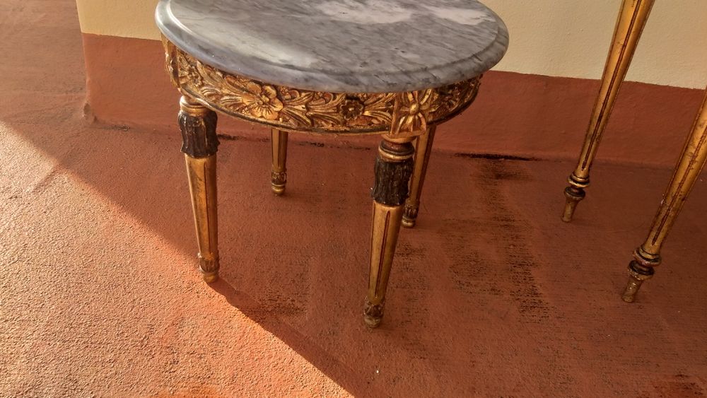 Mesa apoio dourada com espelho