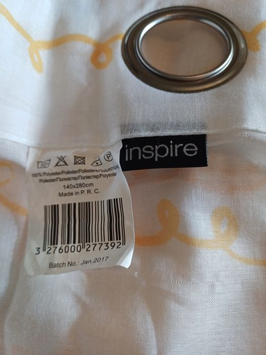 Cortinas e candeeiro