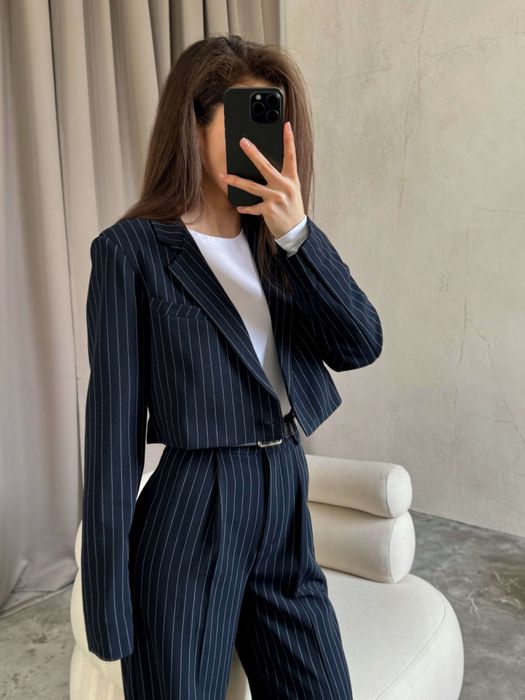 Вкорочений піджак синій у білу смужку leman