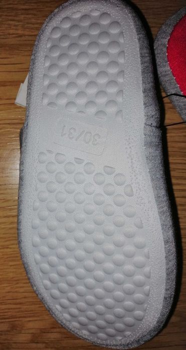 Pantufas de Quarto Cinzentas com Estrela de Lantejoulas – Tam. 30/31 (Novas )