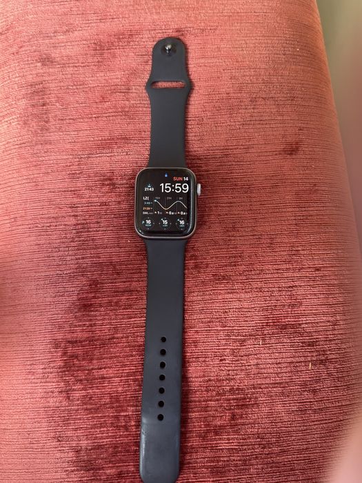 Apple Watch SE 44mm (2020)