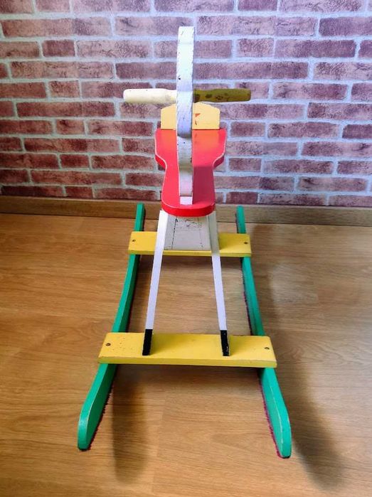 Cavalinho de baloiço vintage infantil