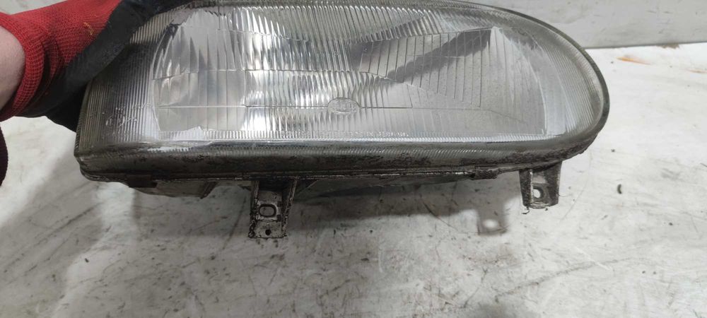 VW Golf III Lampa Reflektor Prawa Przednia Prawy Przód PP Hella